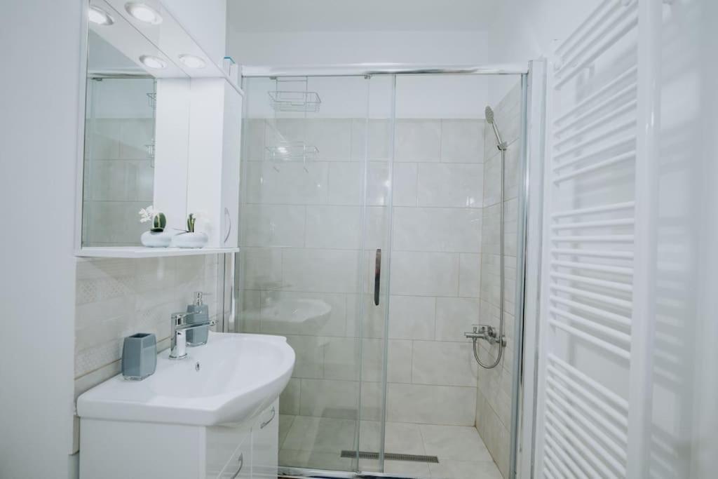Plaza View Apartment Bukarest